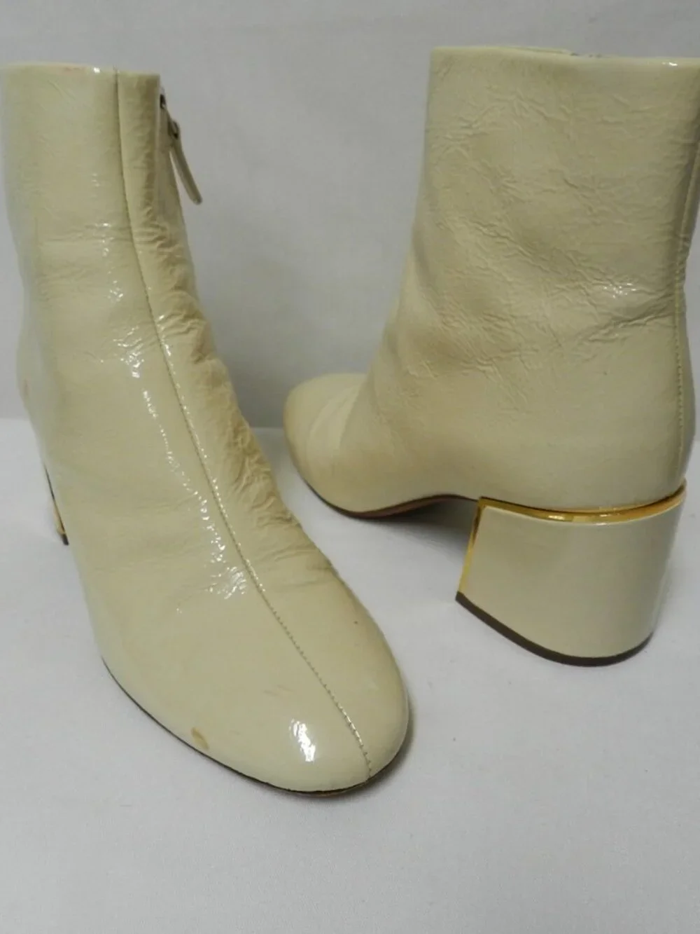 Tory Burch Juliana Patent Leather ankle zip boots cream w/ Gold trim Size Sz 8.5